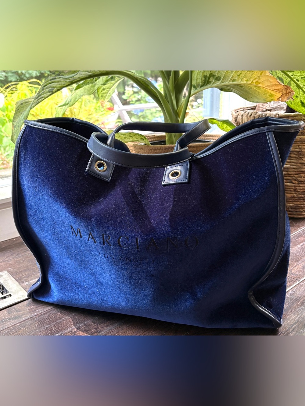 Marciano oversize tote